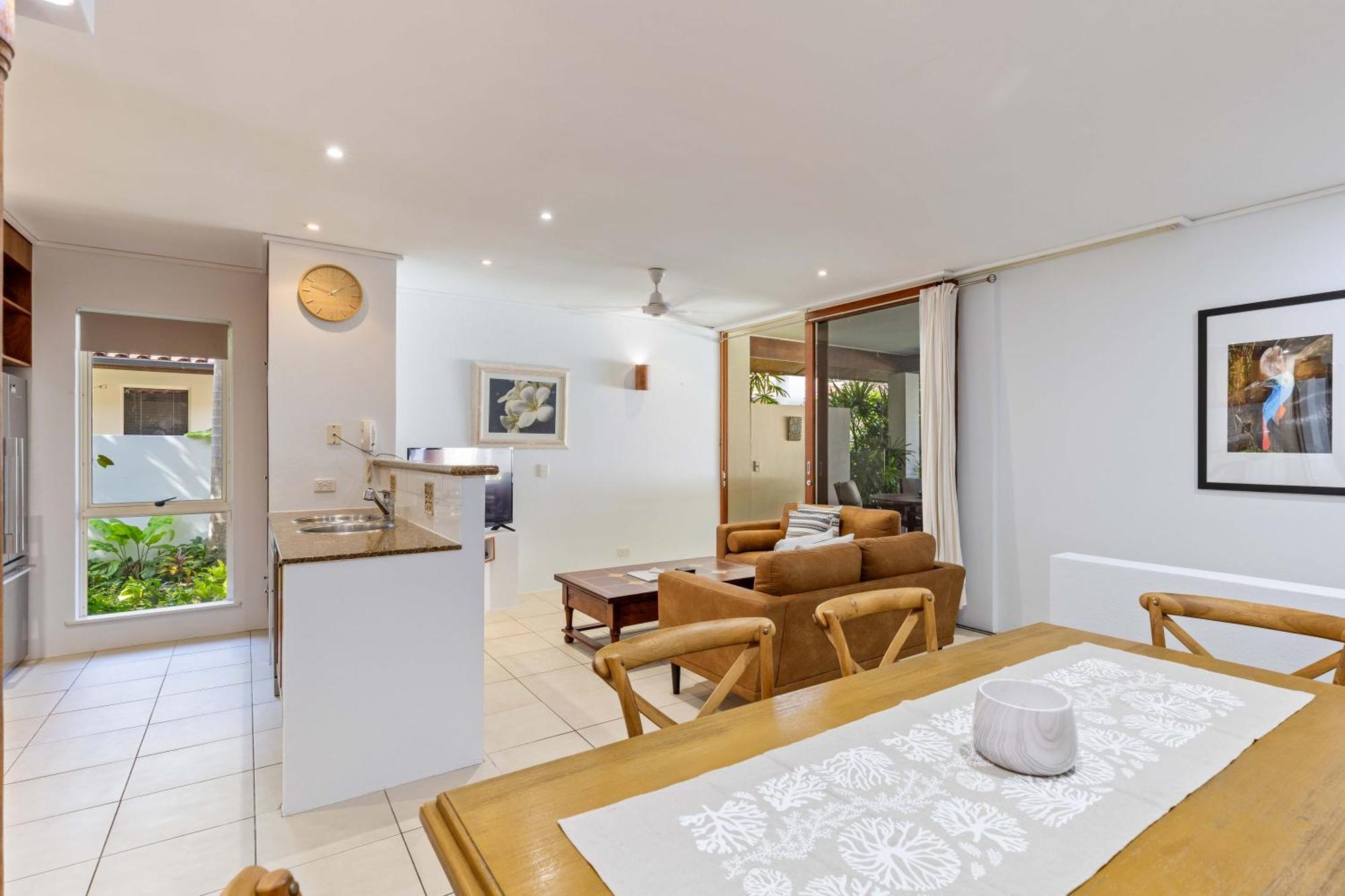 Surya Beachfront Villa Port Douglas Bagian luar foto