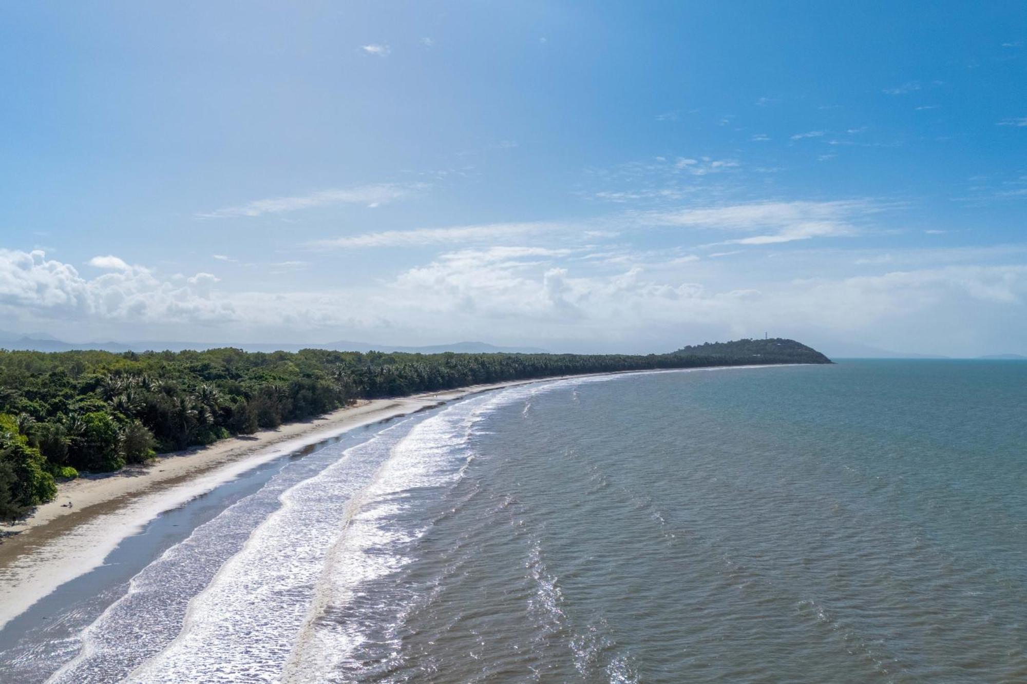 Surya Beachfront Villa Port Douglas Bagian luar foto