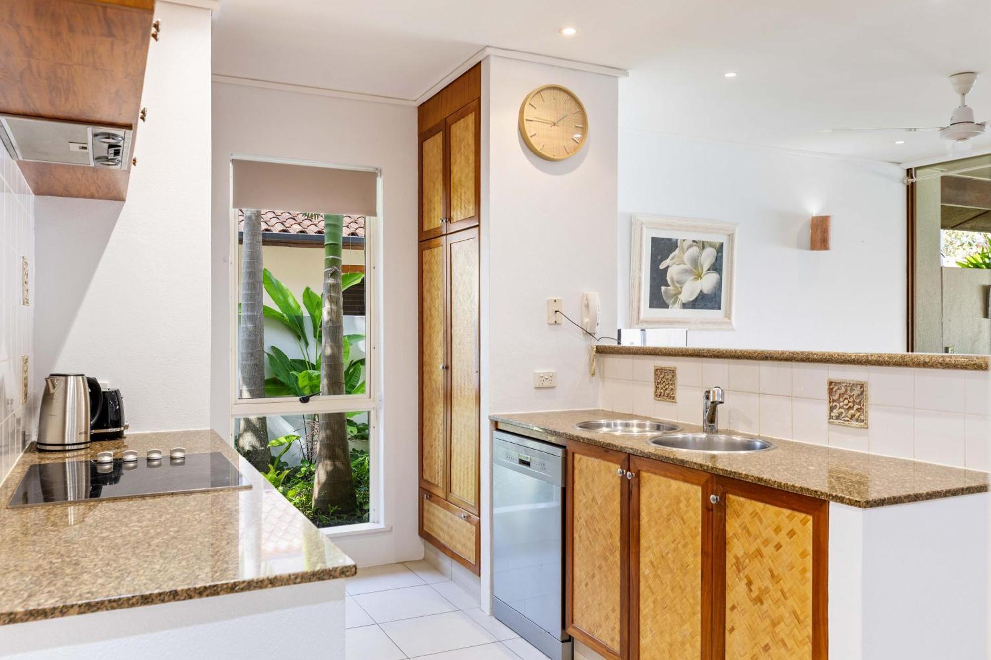 Surya Beachfront Villa Port Douglas Bagian luar foto
